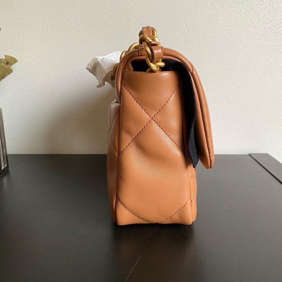 NIB 23C Chanel 19 CC Caramel Quilted Calfskin Leather Flap Bag in Caramel Brown - Picture 4 of 10